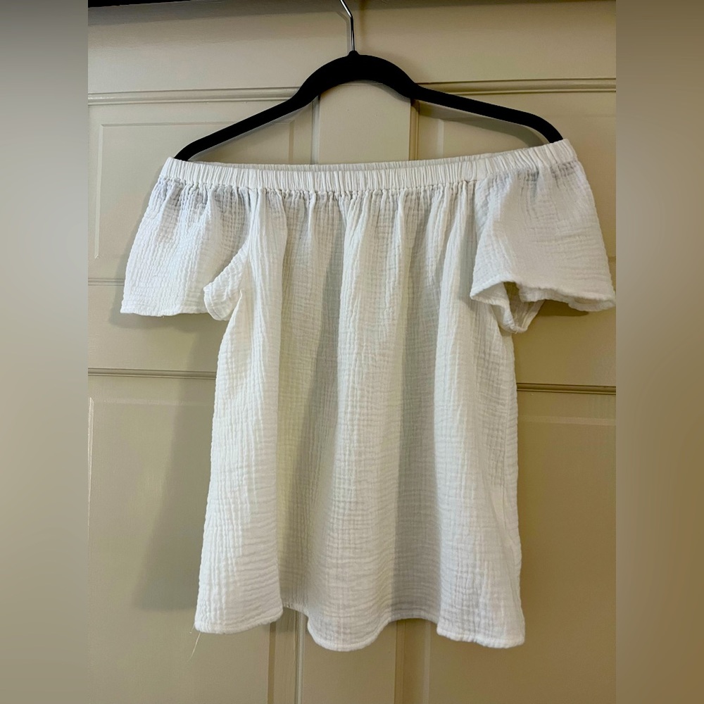 Adiva white off the shoulder top. Comfortable material. Worn once no stains.